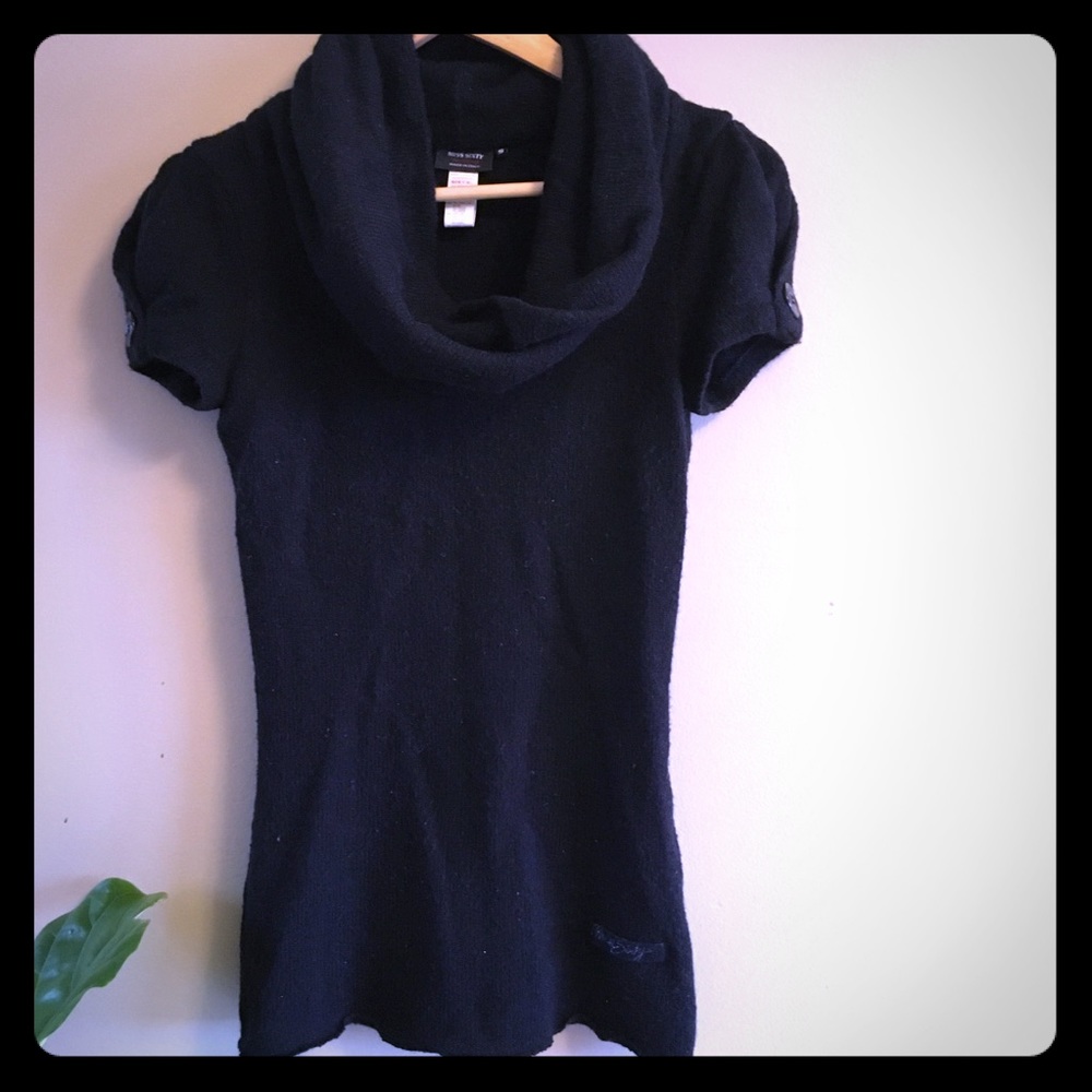 Cute cosy black knitted short sleeved sweater